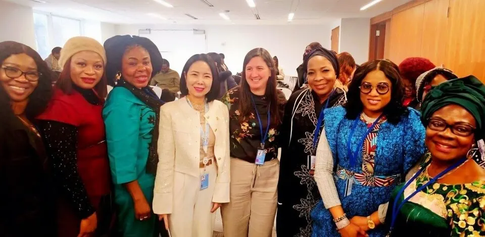 유엔 CSW70 NGO 포럼서 실현가능한 '여성과 소녀의 사법 접근성' 포럼을 개최한 가운데 참석자들이 기념촬영하고 있다.(사진_IWPG)