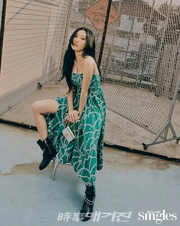 뛰어난 보컬과 카리스마 넘치는 퍼포먼스로 독보적인 존재감을 드러내고 있는 마마무 화사의 비주얼 화보가 공개됐다.