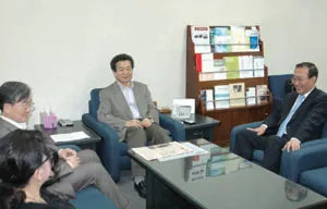 ▲ 각계에서 활동하는 인사들의 초청특강을 통해 경희대학교 언론정보대학원의 위상을 높여가고 있으며, 다양한 정보와 지식의 전달로 교육의 폭을 넓혀가고 있다.