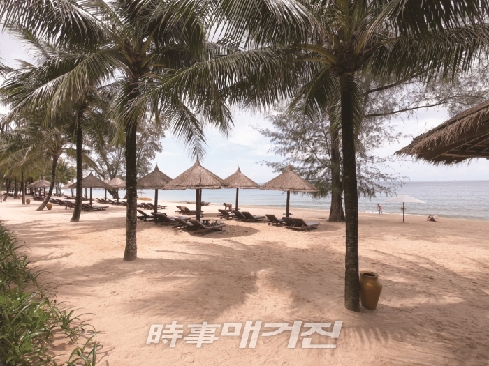 푸꾸옥은 1년 365일 내내 온화한 여름날씨로 베트남 현지인들도 휴가를 보내고 싶은 휴양지 1순위로 꼽는 아름다운 섬이다.
