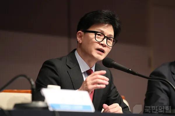 한동훈 국민의힘 비상대책위원장이 7일 오전 서울 중구 프레스센터에서 열린 관훈토론회에서 패널들의 질문에 답변하고 있다.(사진_국민의힘)