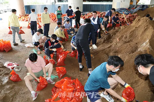 광주광역시 광산구는 "9일 비상용 모래주머니 3000개를 긴급히 제작했다"고 밝혔다.(사진_광주광역시 광산구청)