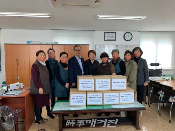 한짓골생활협동조합, 칠성로상점가 상인들에 마스크 기부(사진_한짓골생활협동조합)