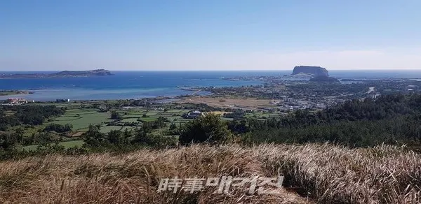 왼쪽이 우도 오른쪽이 성산포