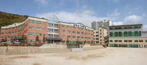 ▲ 안산중학교는 ‘지혜로운 사람이 되자’라는 교훈 아래 예절 바르고 책임을 다하는 학생, 미래를 개척하는 창의적인 학생, 더불어 살아가는 마음이 따뜻한 학생을 양성한다.