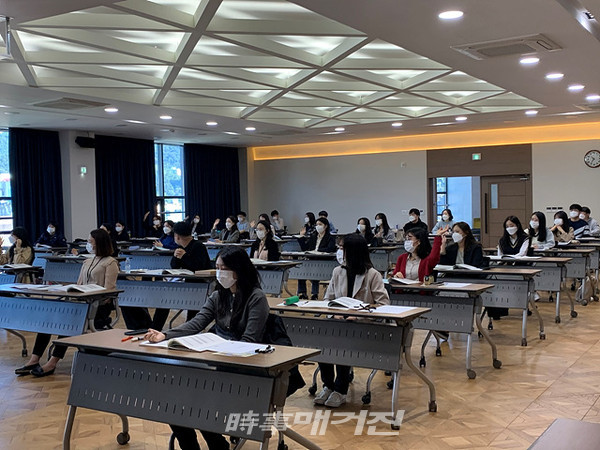 순천시는 조직의 탄탄한 기반을 다지고 개인의 업무능률 향상을 위해 교육의 필요성이 중요시 되고 있어 포스트코로나 시대 대비 직원 교육 패러다임을 전환하여 효율적인 교육체계를 마련하고 있다(사진_순천시청)