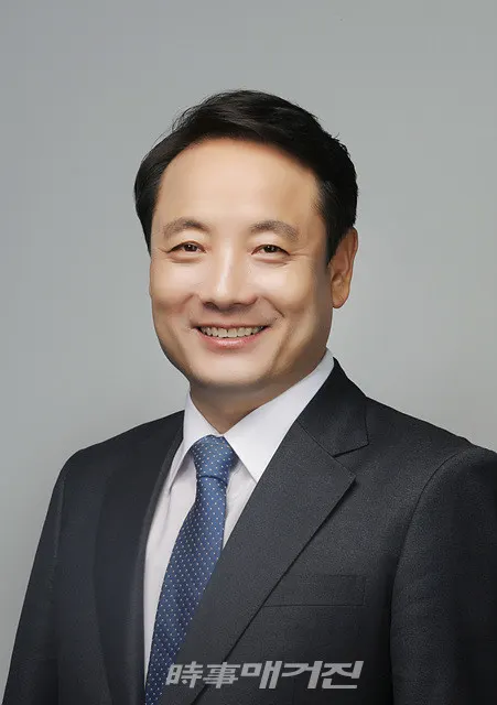 광주광역시 동구청 임택 구청장은 민선7기 취임 2주년을 맞아 “주민이 주도하는 자치공동체 문화가 꽃피우고 원도심의 풍부한 인문자산을 활용한 사람중심의 도시재생 사업이 알찬 성과를 맺고 있다”면서 “후반기에는 도시재생 뉴딜사업을 내실 있게 추진해 ‘광주다움’이 있는 문화도시로 발돋움하겠다”고 밝혔다.사진은 광주광역시 동구청 임택 구청장이다.(사진_광주광역시 동구청)