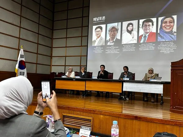 Panel discussion after the lectures (Photo_Chosun University)