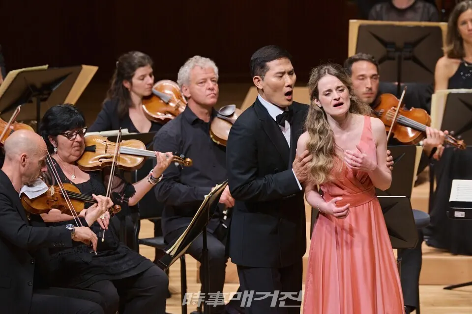 루브르의 음악가들 & 마크 민코프스키(사진_메이지프로덕션)