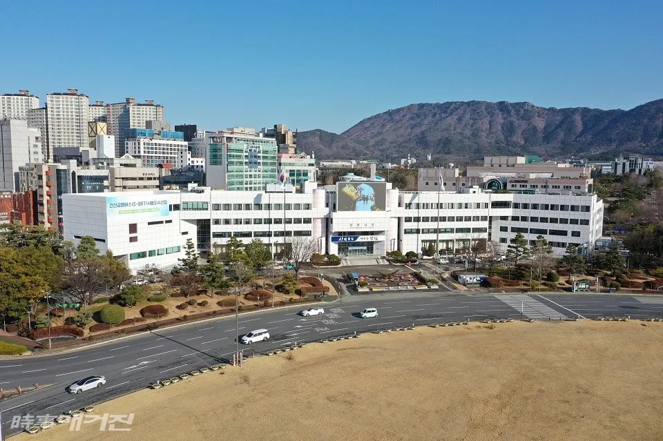 창원시청사 전경.(사진_창원시청)