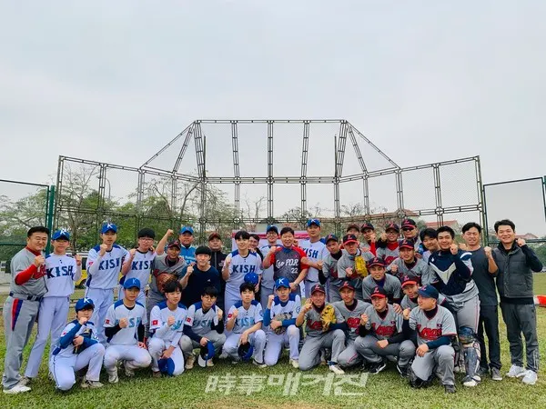 이만수 감독님이 주최한 제 5회 라오스국제야구대회 기념사진(사진_헐크파운데이션)