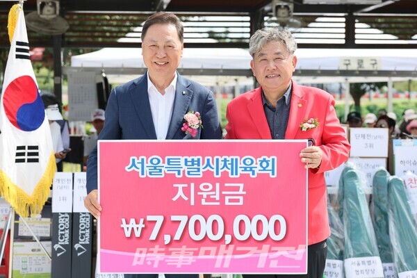 좌측 서울시체육회 강태선회장,  우측 서울시파크골프협회 이영우 회장 (사진_서울시체육회 제공)