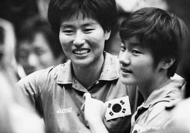 ▲ 1987년 제39회 세계탁구선수권대회 양영자 선수와 함께한 여자복식에서 우승한 현정화 감독 모습.
