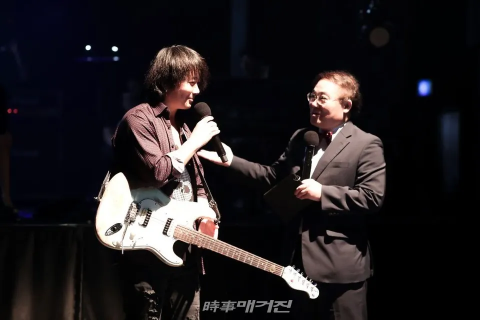 골든핑거기타페스티벌 음악감독 유병열과 대중음악평론가 임진모(사진 제공_음악·공연제작사 써미튠즈)
