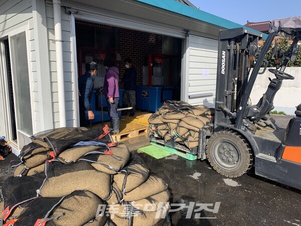 볍씨 온탕소독 현장.(사진_구례군)