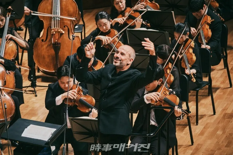 5일 개막연주, 로렌스 르네스 with SAC 페스티벌 오케스트라(사진_예술의전당)