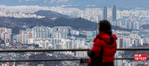 청년도약계좌 중도해지 허용 사유도 완화했다. 이전에는 사망, 해외 이주, 천재지변, 퇴직·폐업, 입원 치료, 첫 주택 구입 등으로 중도해지 시 비과세 혜택을 유지해 왔다. 하지만 올해부터는 혼인 또는 출산으로 청년도약계좌를 중도 해지하는 경우에도 해지 전까지 발생한 이자 소득에 대해 비과세 혜택이 유지된다.(사진_뉴시스)