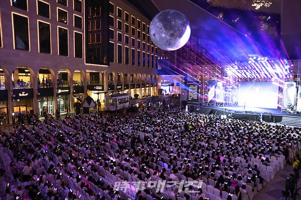 한국관광공사는 10월 20일부터 26일까지 중국 후난비티푸무역회사(湖南碧缇福贸易有限公司) 종업원 2,700여 명의 인센티브 관광단체를 제주도로 유치했다. 사진은 2019년 9월 중국 광저우앤루위의약과기 인센티브단 방한행사 모습아다.(사진_한국관광공사)