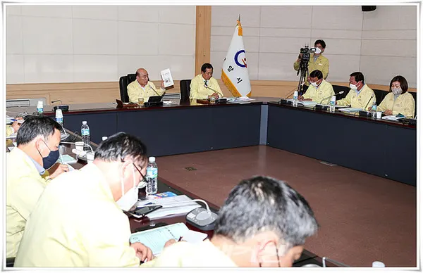 광양시는 지난 21일 정현복 광양시장의 주재로 국·소장과 읍·면·동장 연석회의를 갖고 市가 안고 있는 현안과 읍·면·동 일선행정의 우수 시책을 공유하는 시간을 가졌다고 밝혔다.(사진_광양시청)