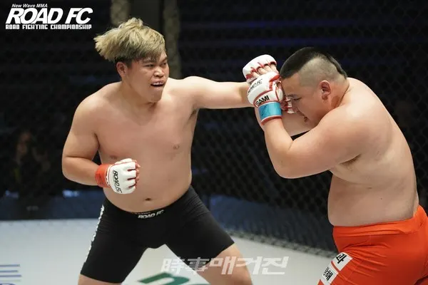 오일학 선수 경기장면(사진_ROAD FC)