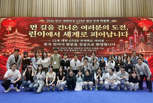 중국 라이브 전자상거래 브랜드 박람회에 참가한 국립부경대생들.(사진_국립부경대생)