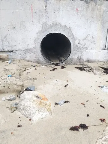 (해운대 앞바다로 뚫여 있는 직경 1000mm 우수관로)