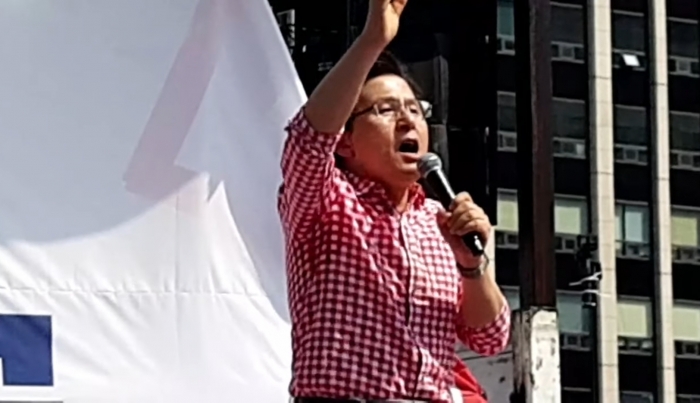 황교안 자유한국당 대표는 경복궁집회에서 "죽기를 각오하고'싸우겠다고 정부여당에 대해 날을 세웠다.