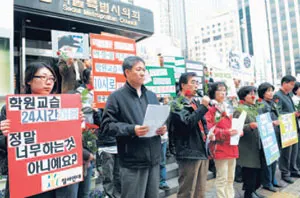 ▲ 최근 사회문제로 대두되고 있는 사교육을 축소하려는 정부와 교육관련 시민단체들의 다양한 시도가 이루어지고 있다. 학원 야간 수강 금지, 외국어고등학교 입시제도 개선, 사교육 없는 학교 지정 등이 그것으로 학생, 학부모, 교원들이 진정으로 바라는 교육여건 조성을 위한 공교육 활성화 방안이 시급하다고 입을 모으고 있다.