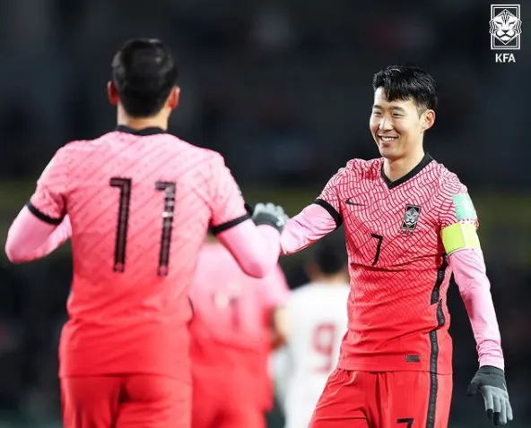 손흥민,황희찬 (출처=대한축구협회)