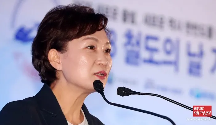 국토교통부는 28일 장기주거종합계획을 통해 후분양제 로드맵을 공개했다. 공공부문의 경우 LH는 올해 분양예정물량 중 시흥장현, 춘천우두 2개 단지를, 내년에 후분양으로 공급하고, SH는 올해 약 1400호 내외를 후분양으로 공급할 계획이다. (자료출처_뉴시스)