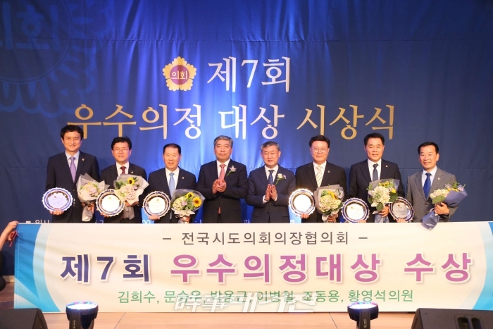 전국시도의회의장협 선정, 이병철 김희수 조동용 문승우 황영석 박용근 의원(사진_전북도의회)