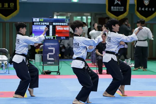 품새(단체전) 경기 장면 사진-경희대학교