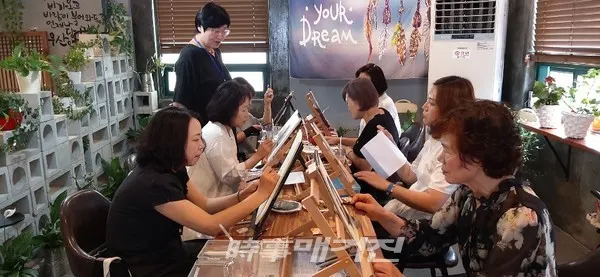 군산시는 오는 3월 2일부터 12일까지 2021년 찾아가는 동네문화카페 학습자 강좌 모집을 진행한다.(사진-군산시청)