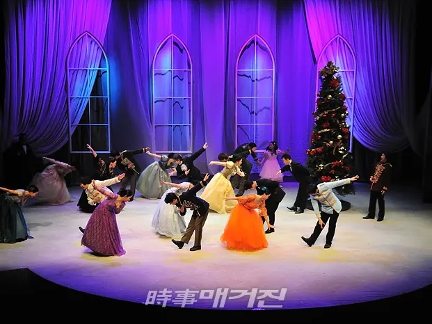 ▲ 광주시립극단 제7회 정기공연 '닥터지바고' 공연사진. 광주시립극단(예술감독 나상만)은 “제14회 정기공연 ‘세 자매’에 출연할 연기자들을 공개 모집한다.(사진_광주시립극단)