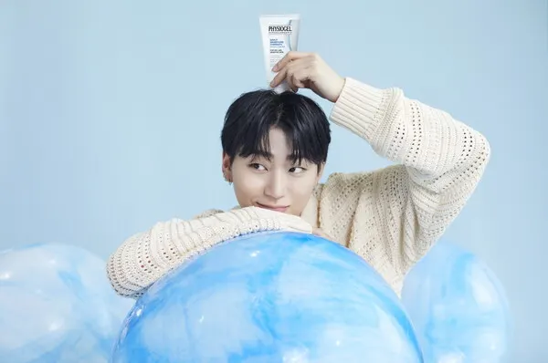 LG생활건강은 독일 피부 과학 브랜드 피지오겔의 모델로 프로듀서 및 아티스트 지코를 발탁했다.