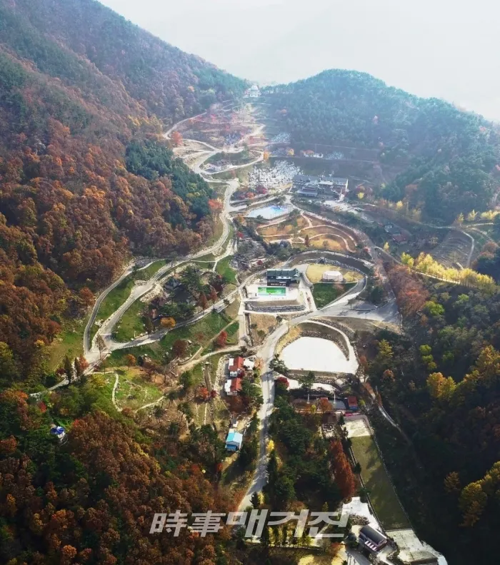 지난 2015년 나인밸리포레스트로 상호가 변경된 후 꾸준한 리노베이션과 공원조 성 및 고품격 숙박, 식음료, 수영장, 천문대, 다양한 등산로 등을 만들며 명실공이 중부권 최고의 복합 휴양타운으로 거듭났다.