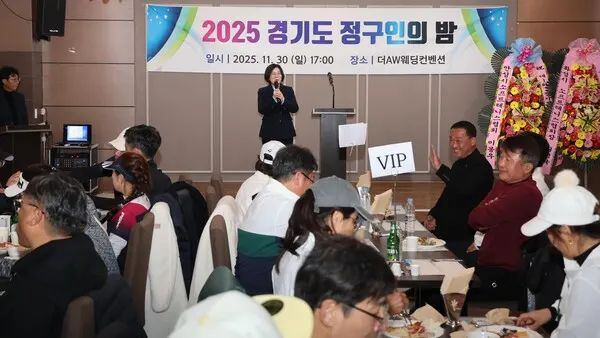김보라 안성시장이 대회 마지막 날인 11월 30일 오후 5시, AW웨딩홀에서 ‘경기도정구인의 밤’ 행사장에서 인사말하고 있다. (사진_안성시)