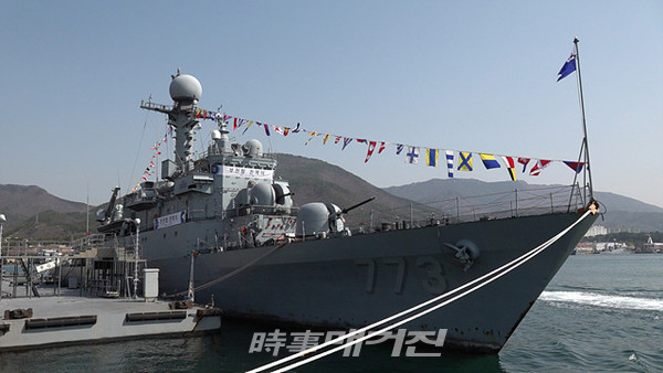국산 초계함 부천함(PCC-773, 1,200톤급)이 지난 30여 년간 대한민국 해양수호 임무를 명예롭게 마치고 오는 3월 31일(수) 현역에서 물러난다.사진은 정박중인 국산 초계함 부천함(PCC-773, 1,200톤급)이다.(사진_해군)