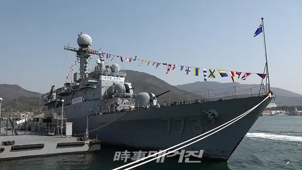 국산 초계함 부천함(PCC-773, 1,200톤급)이 지난 30여 년간 대한민국 해양수호 임무를 명예롭게 마치고 오는 3월 31일(수) 현역에서 물러난다.사진은 정박중인 국산 초계함 부천함(PCC-773, 1,200톤급)이다.(사진_해군)