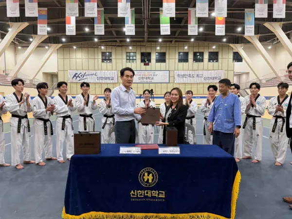 신한대학교와 글로벌태권도연맹과의 협약식 모습(사진 신한대학교)