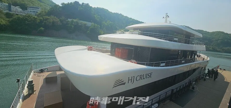 국내 첫 친환경 전기 선박 ‘가평크루즈’ 유람선 전경.(사진_한창기 기자)