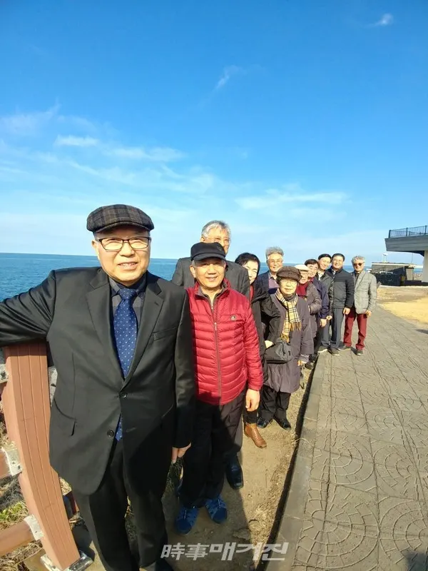 독서모임의 마무리를 원도심을 돌아보는 기행현장 (사진-한라도서관)