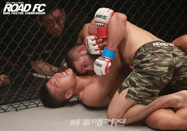 샤밀 vs 권아솔(사진_ROAD FC)