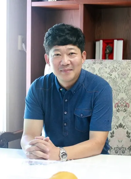 “시대의 흐름에 맞게 넓고 그리고 높게 그릇을 키워 나가고 싶다”고 말하는 최 대표는 늘 자신감과 긍정적인 마인드, 일에 대한 열정으로 현재에 안주하지 않고 변화를 꿈꾸고 있다.