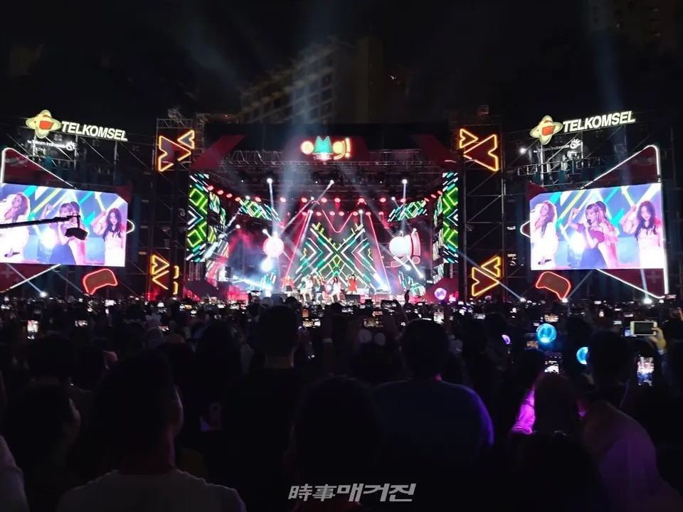 여자친구(GFRIEND), 인도네시아 ‘OMG (Oh My Gig) powered by Telkomsel’ 공연에서 멋진 춤과 노래로 멋진 2019년 송년 선물 선사! / 사진=시사매거진 하명남 기자