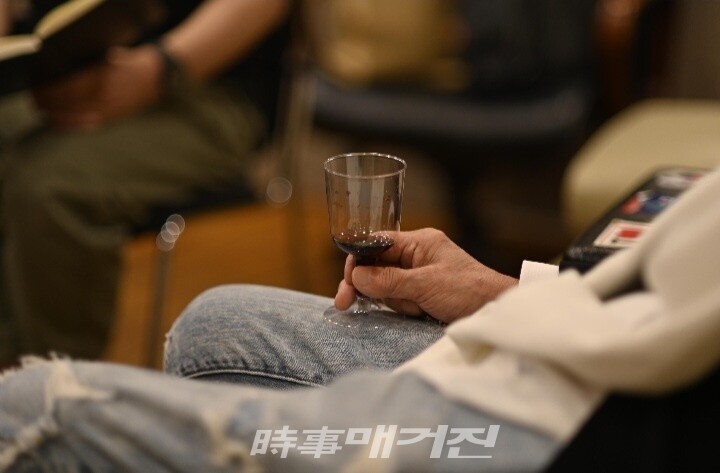 가수 쟈니리 (사진=최윤하 작가, Kon ll Pause)