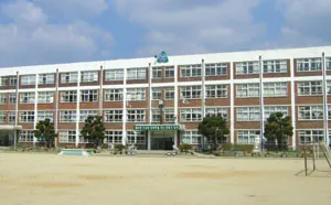 ▲ 1937년 안동옥동국민학교로 처음 설립된 안동서부초등학교는 '바른 생활을 실천하는 어린이, 스스로 공부하는 어린이, 청의적으로 탐구하는 어린이, 몸과 마음이 건강한 어린이를 길러 낸다'는 교육목표에 따라 지금까지 총 2만 4,124명의 졸업생을 배출해 냈다.