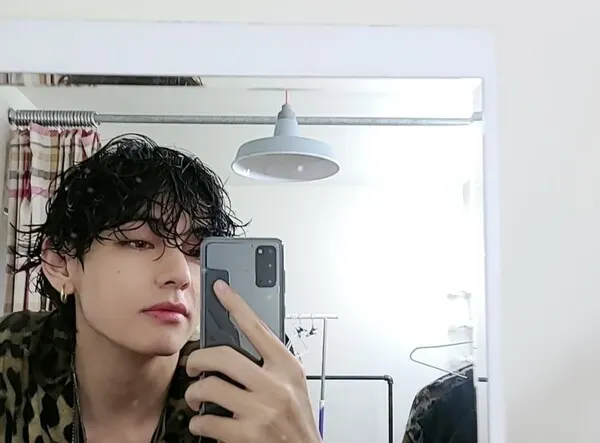 뷔(출처=뷔 인스타)