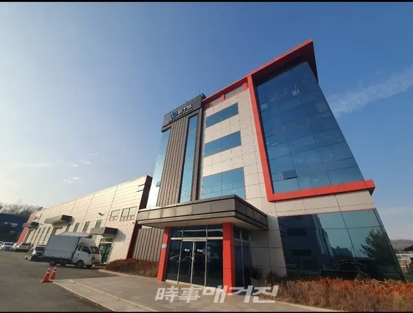 ㈜이티에스는 이차전지 분야를 주축으로 일반 장비산업군에서도 자동화 솔루션을 제공하는 자동화장비 개발 및 생산하고 있다.