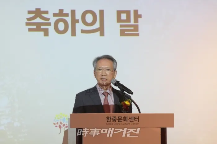 12일 하얏트호텔에서 개최된 하토야마 유키오 전 일본총리 출판기념회에서 축사를 하고 있는 김형오 전 국회의장(사진_박희윤 기자)